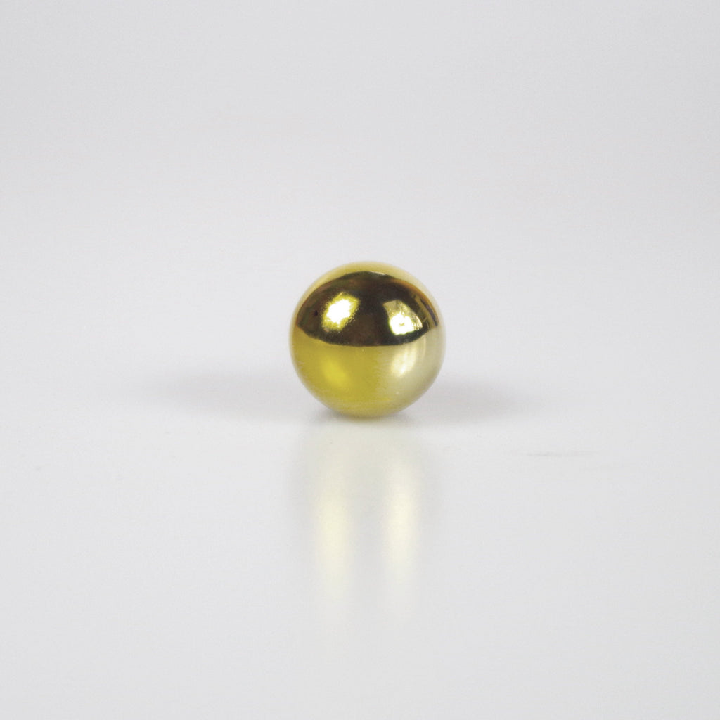 Die klassische Gold Kugel ist ein zeitlos angesagtes Pferde Accessoire das dir aufgrund seiner Qualität lange Freude machen wird. Unsere Pins sind reusable.